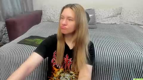 Snapshot of kendra_xx_ chatting on June 12, 12:42 am Kendra online show from June 12, 12:42 am