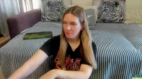 Snapshot of kendra_xx_ chatting on June 14, 2:24 am Kendra online show from June 14, 2:24 am