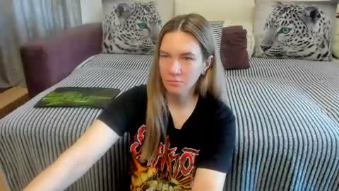 Snapshot of kendra_xx_ chatting on June 17, 12:35 am Kendra online show from June 17, 12:35 am