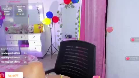 Snapshot of kendra_yul chatting on June 17, 11:49 pm Yul online show from June 17, 11:49 pm