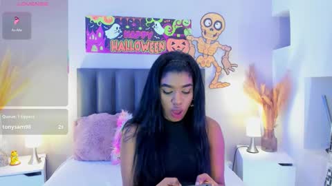 kendrachavez_ online show from October 29, 9:27 pm