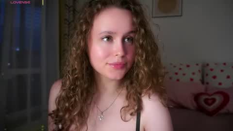 Snapshot of kendraedger chatting on June 11, 11:36 pm Kira online show from June 11, 11:36 pm