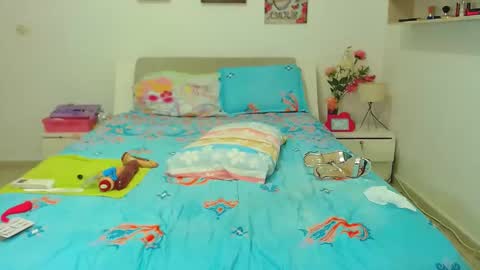 kendralove online show from December 17, 4:34 am