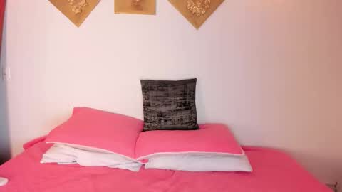 Snapshot of keniaebonny chatting on November 6, 5:08 am Kenia online show from November 6, 5:08 am