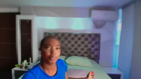 Snapshot of keniagoldenx chatting on June 2, 3:36 pm keniagoldenx online show from June 2, 3:36 pm