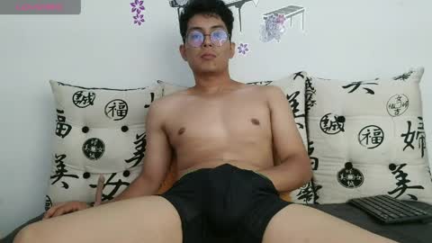 Snapshot of kenji_s4 chatting on May 21, 3:52 pm kenji_s4 online show from May 21, 3:52 pm