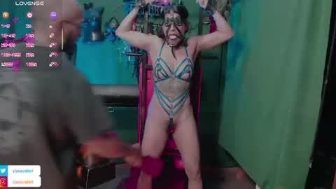 Snapshot of kenllyhot_and_valeriahell chatting on June 18, 5:17 pm Valeria slave online show from June 18, 5:17 pm