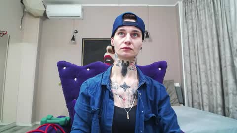 Snapshot of kennyvibe chatting on May 19, 12:00 pm kennyvibe online show from May 19, 12:00 pm