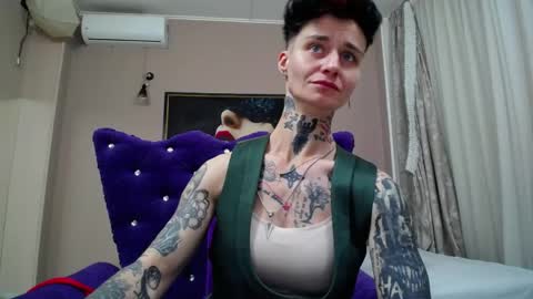 Snapshot of kennyvibe chatting on June 3, 2:33 pm kennyvibe online show from June 3, 2:33 pm