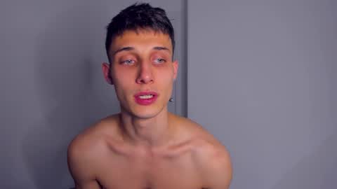 Snapshot of kenter_parker chatting on October 28, 8:33 pm Peter online show from October 28, 8:33 pm