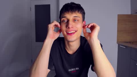 Snapshot of kenter_parker chatting on November 29, 1:19 am Peter online show from November 29, 1:19 am