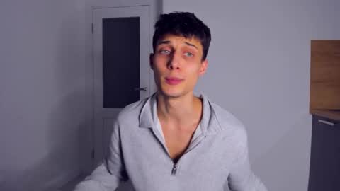 Snapshot of kenter_parker chatting on December 2, 10:05 pm Peter online show from December 2, 10:05 pm