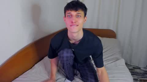 Snapshot of kenter_parker chatting on December 13, 9:31 pm Peter online show from December 13, 9:31 pm