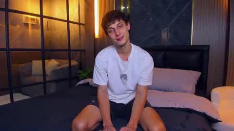 Snapshot of kenter_parker chatting on June 17, 7:04 pm Peter online show from June 17, 7:04 pm