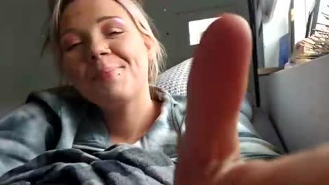 Snapshot of kenzieaspel chatting on July 8, 3:33 am Kenzie online show from July 8, 3:33 am