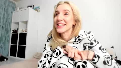 Kenzie online show from November 6, 4:46 am