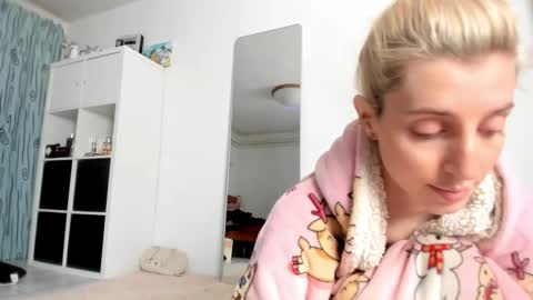 Kenzie online show from November 16, 2:33 pm