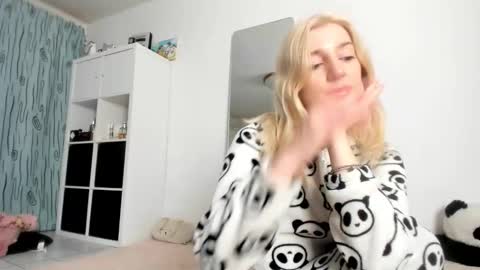 Kenzie online show from November 26, 4:46 am