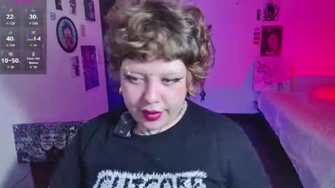Snapshot of kenziesharik chatting on June 19, 7:56 am Kenzie online show from June 19, 7:56 am