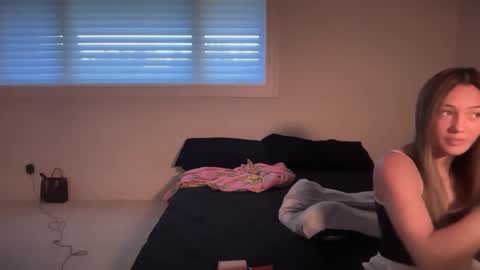 Snapshot of kenziesmithh chatting on September 18, 8:00 pm kenziesmithh online show from September 18, 8:00 pm