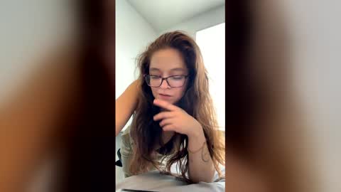 Snapshot of kenzybandz2524 chatting on May 29, 6:39 pm kenzybandz2524 online show from May 29, 6:39 pm