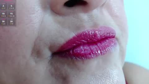 Snapshot of kerly_doll chatting on July 2, 3:40 pm K E R L Y online show from July 2, 3:40 pm