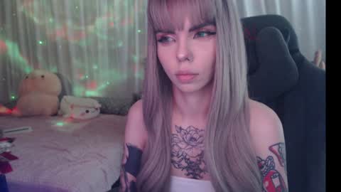 Snapshot of kerry_kirk chatting on December 22, 11:09 pm Kerry online show from December 22, 11:09 pm