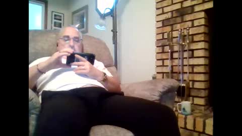 Snapshot of kes905 chatting on February 5, 2:05 pm kes905 online show from February 5, 2:05 pm