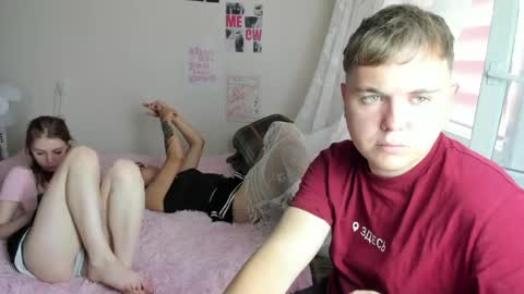 Snapshot of kesh_mne chatting on August 3, 2:11 pm kesh_mne online show from August 3, 2:11 pm