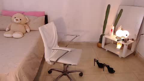 Mia  online show from March 6, 9:53 pm