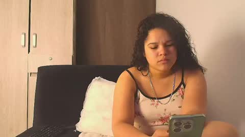 Snapshot of kesha_rosse_ chatting on May 7, 8:52 am KESHA online show from May 7, 8:52 am