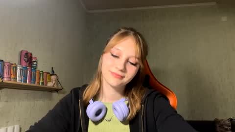 Snapshot of kesharegen chatting on April 4, 5:10 pm Kate online show from April 4, 5:10 pm