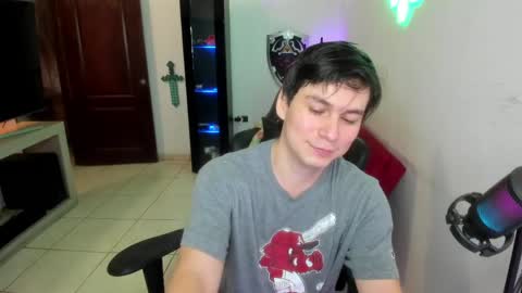 Snapshot of kevin873s chatting on May 19, 11:33 pm Kevin online show from May 19, 11:33 pm
