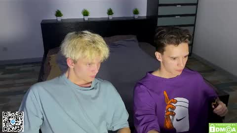 Snapshot of kevin_do0 chatting on March 31, 10:10 pm Kevin online show from March 31, 10:10 pm