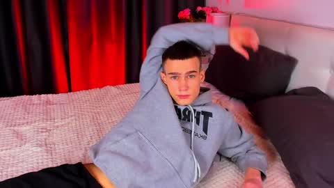 Snapshot of kevin_kess chatting on February 4, 6:49 pm Ask me online show from February 4, 6:49 pm