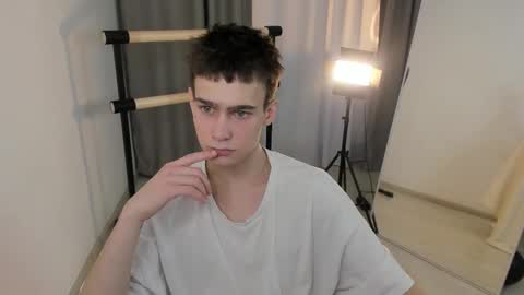 Snapshot of kevin_kess chatting on November 17, 4:24 pm Ask me online show from November 17, 4:24 pm