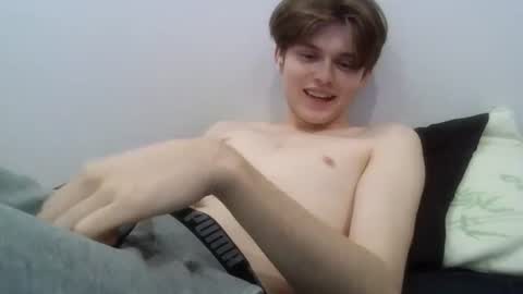 Snapshot of kevinmycroft chatting on December 16, 4:39 am kevinmycroft online show from December 16, 4:39 am