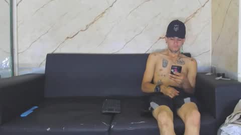 kevinperlas_ online show from November 21, 9:13 pm