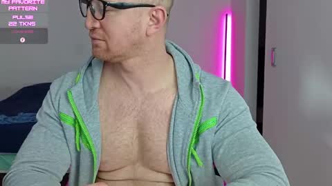 Snapshot of kevintyler69 chatting on May 28, 11:57 pm Kevin online show from May 28, 11:57 pm