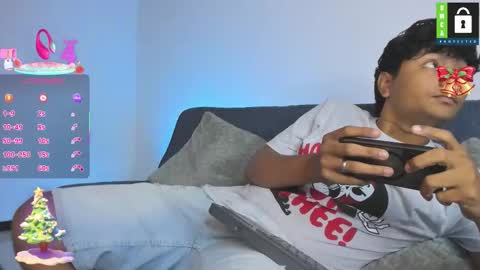 Snapshot of kevinxlvx chatting on November 10, 11:15 pm kevin and ottis online show from November 10, 11:15 pm