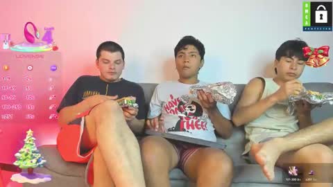 Snapshot of kevinxlvx chatting on December 14, 12:16 am kevin and ottis online show from December 14, 12:16 am