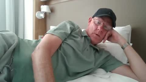 Snapshot of kevlooking4sez chatting on June 19, 1:48 pm kevlooking4sez online show from June 19, 1:48 pm
