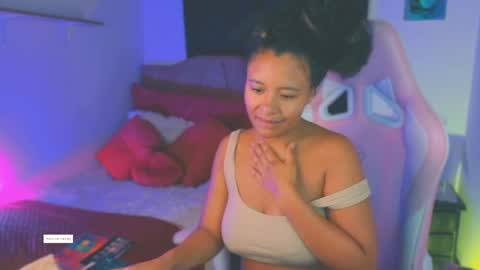 Snapshot of keyla_roberts_ chatting on May 26, 7:48 am Adhara. Help me reach 100 likes online show from May 26, 7:48 am