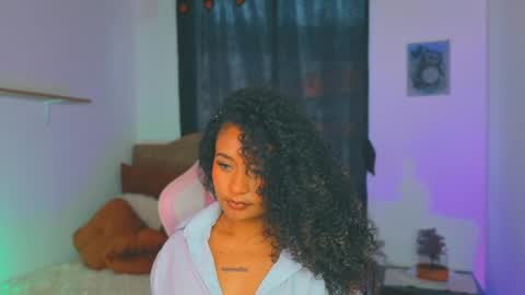 Snapshot of keyla_roberts_ chatting on June 3, 10:37 pm Adhara. Help me reach 100 likes online show from June 3, 10:37 pm