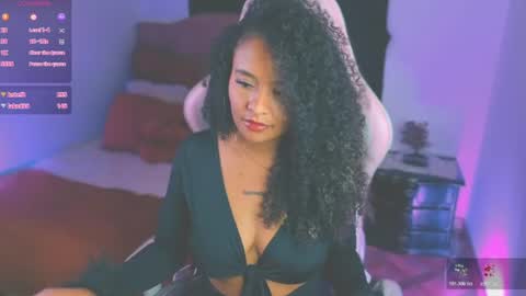 Snapshot of keyla_roberts_ chatting on June 11, 2:00 am Adhara. Help me reach 100 likes online show from June 11, 2:00 am