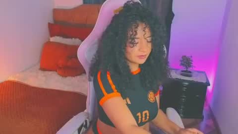 Snapshot of keyla_roberts_ chatting on June 12, 10:08 pm Adhara. Help me reach 100 likes online show from June 12, 10:08 pm