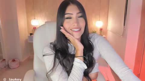 Snapshot of keylahart chatting on March 12, 5:02 am IG LAUKEY online show from March 12, 5:02 am