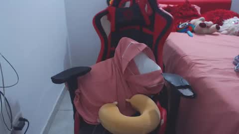 Snapshot of keyra_dainty chatting on December 25, 9:33 pm Sandy Saenz online show from December 25, 9:33 pm