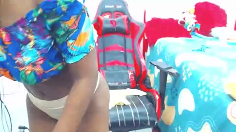 Snapshot of keyra_dainty chatting on January 25, 1:52 pm Sandy Saenz online show from January 25, 1:52 pm