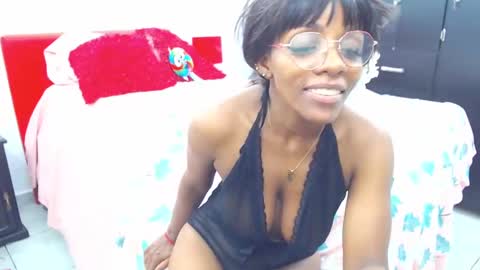 Snapshot of keyra_dainty chatting on February 9, 4:40 pm Sandy Saenz online show from February 9, 4:40 pm